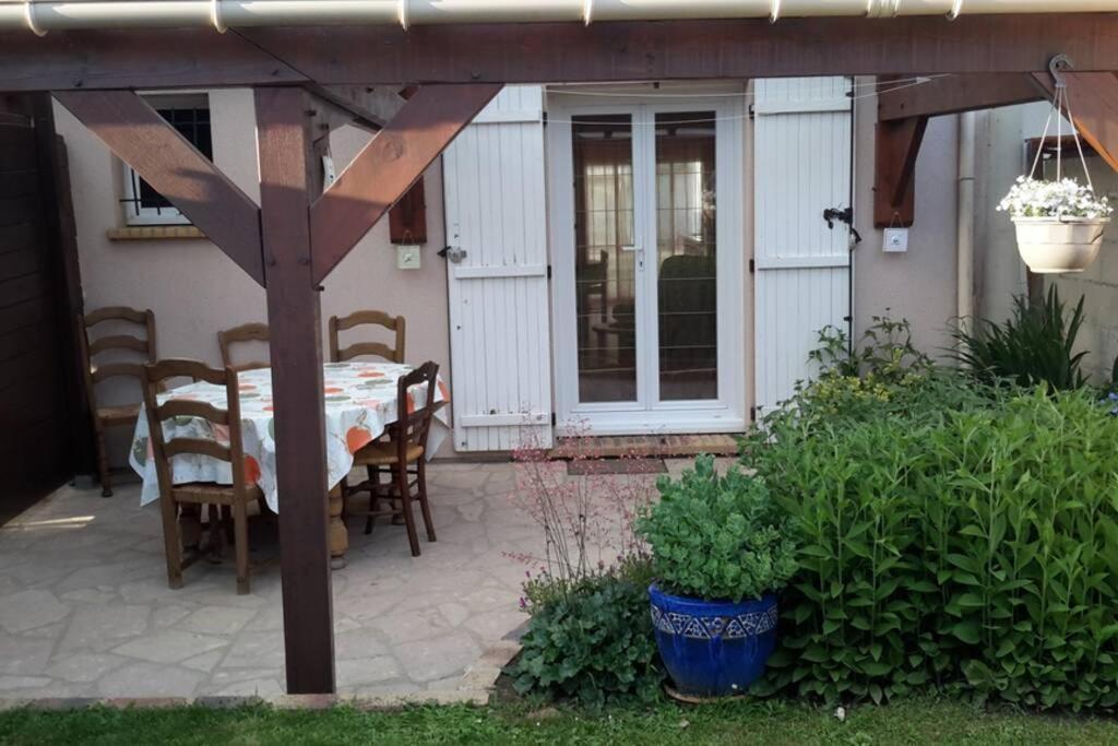 Agreable Logement Dans Petit Village Sud-Essonne Champcueil Εξωτερικό φωτογραφία